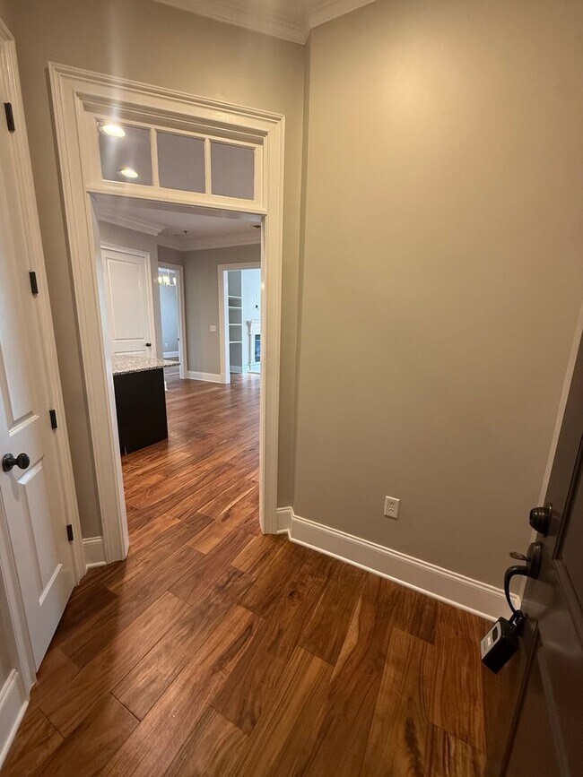 Building Photo - 4120 Ridgefield Dr