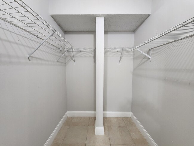 Building Photo - 4304 NW 9th Ave