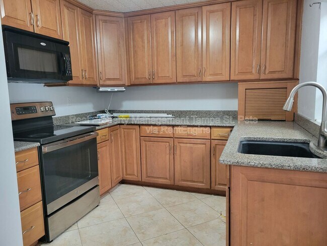 Building Photo - 4311 S Thatcher Ave