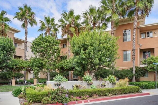 Building Photo - Spacious 4 Bedroom TownHome in Garden Grove!