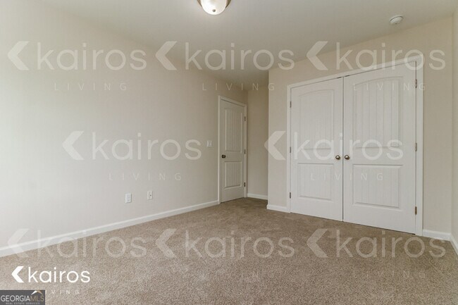 Building Photo - 22 Red Oak Dr.