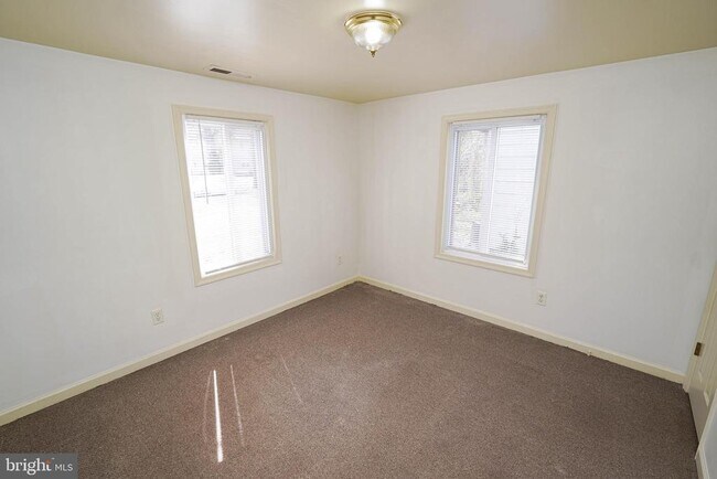 Building Photo - 401 Newton Terrace