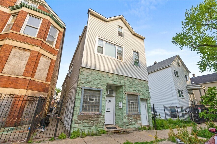 Primary Photo - 4450 S Wood St