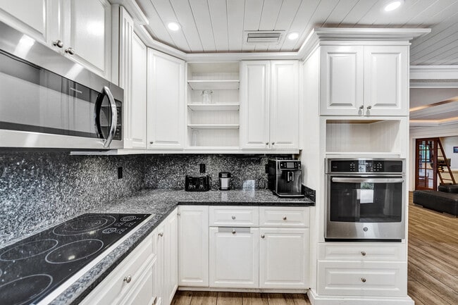 Building Photo - 5612 Harding St