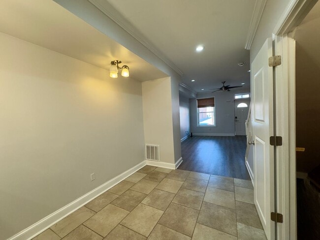 Building Photo - Beautiful 3Bed/2.5Bath Home in the City