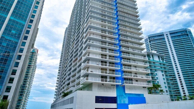 Building Photo - 1200 Brickell Bay Dr