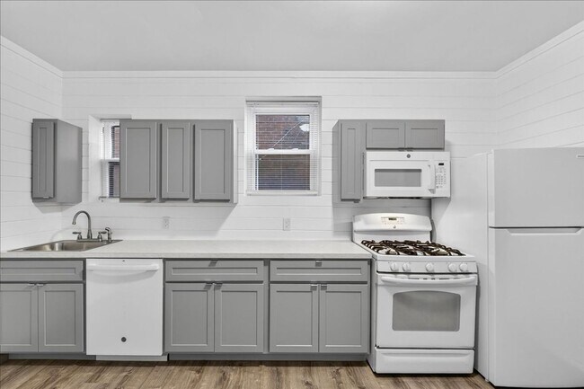 Building Photo - 4621 Quincy St