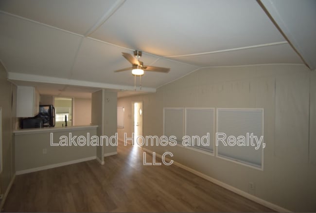 Building Photo - 4053 Bay Ave SE