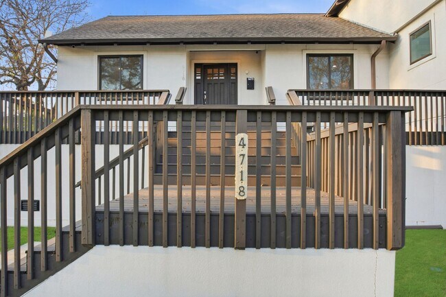 Building Photo - Beautiful Houston Home Featuring a Private Pool