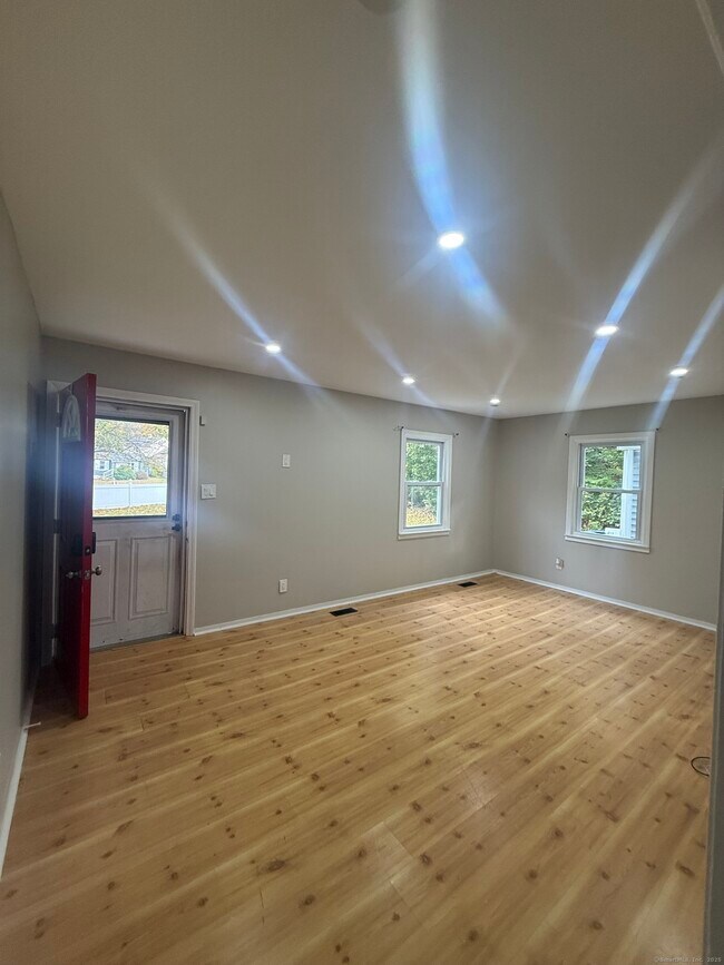 Building Photo - 770 Broadbridge Rd