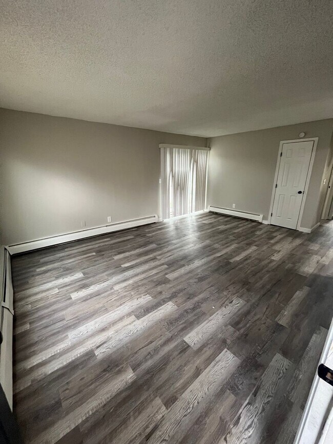 Building Photo - 4502 Picturesque Cir