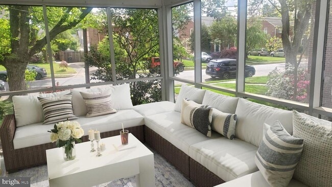 Building Photo - 8 S Hudson St