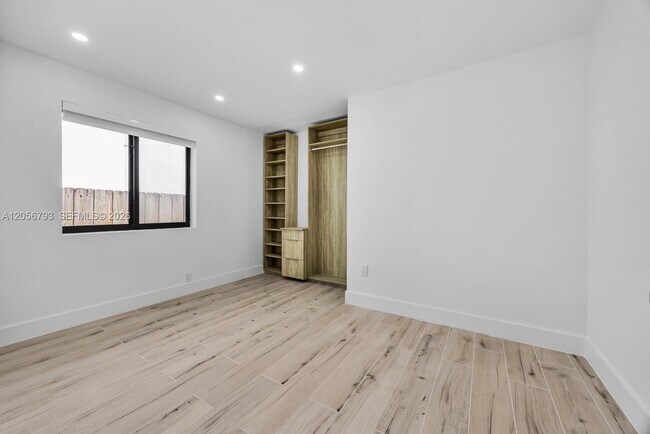 Building Photo - 3050 SW 26th St