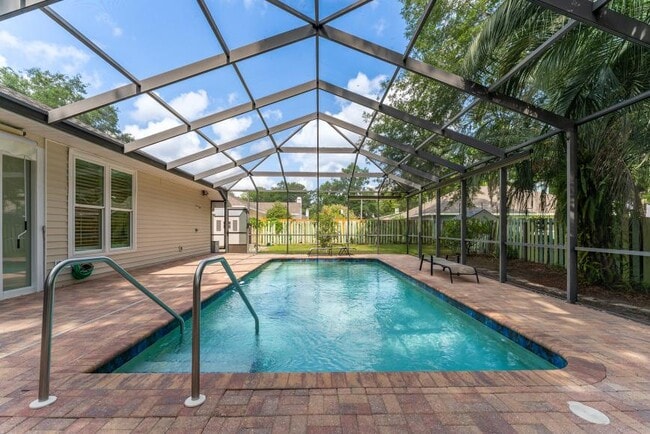 Building Photo - 4 bedroom in Gainesville FL 32606