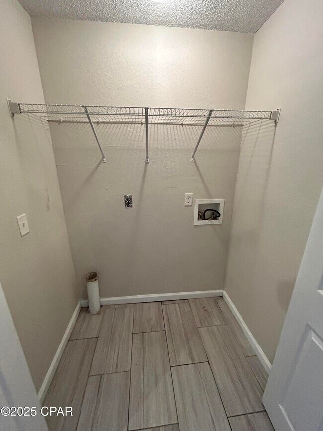 Building Photo - 3914 E 11th St