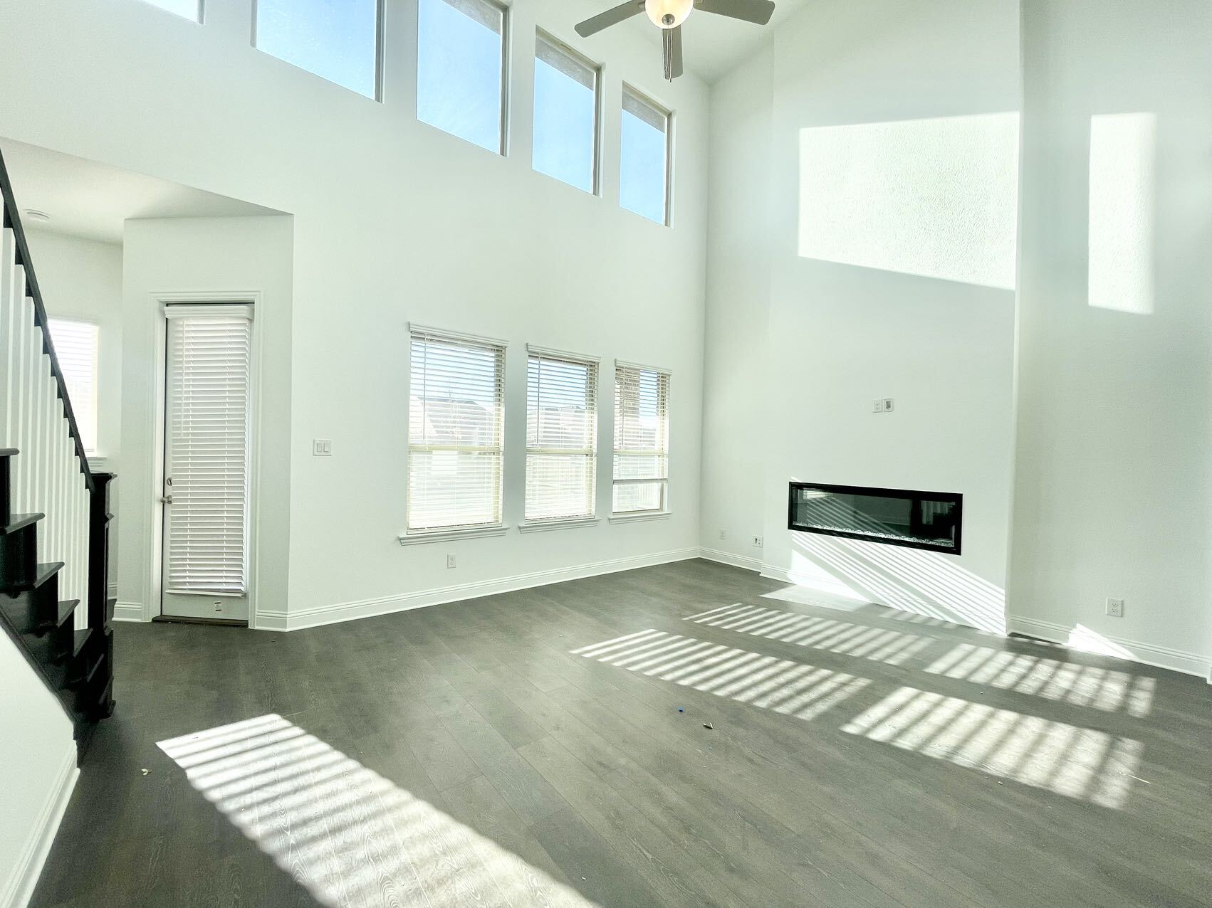 Building Photo - 16643 Chadwell Dr