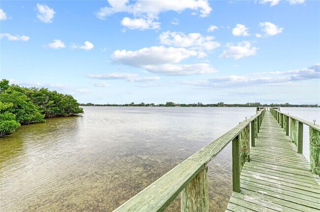 Building Photo - 232 Hidden Bay Dr