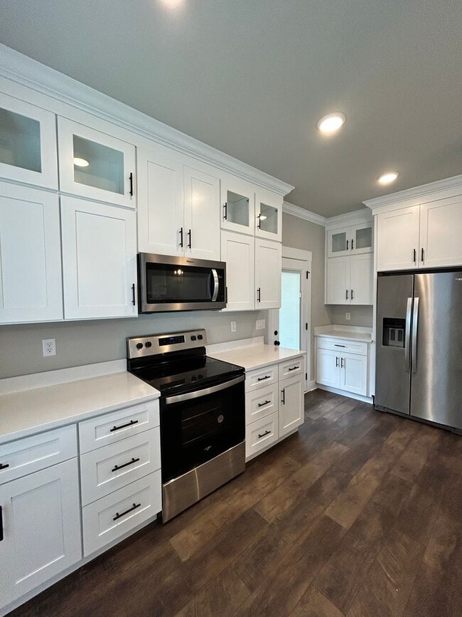 Building Photo - Beautiful New Build 3 Bed, 2.5 Bath, 2 Car Garage - Community Pool & Walking Trail!