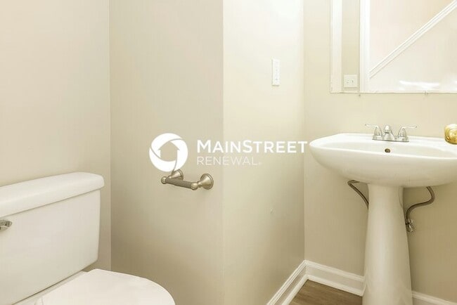 Building Photo - 3 Bedroom Pet-Friendly Home in Hendersonvi...