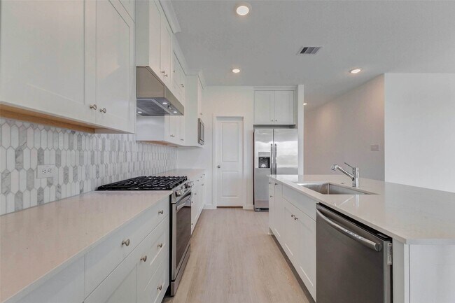 Building Photo - 31715 Wild Mdw Dr