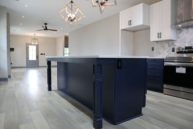 Building Photo - Oakland City 3 Bed/2 Bath, Beautifully Rem...