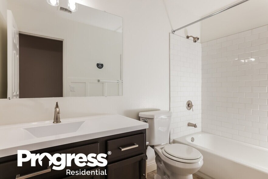 Building Photo - 10842 W Sands Dr