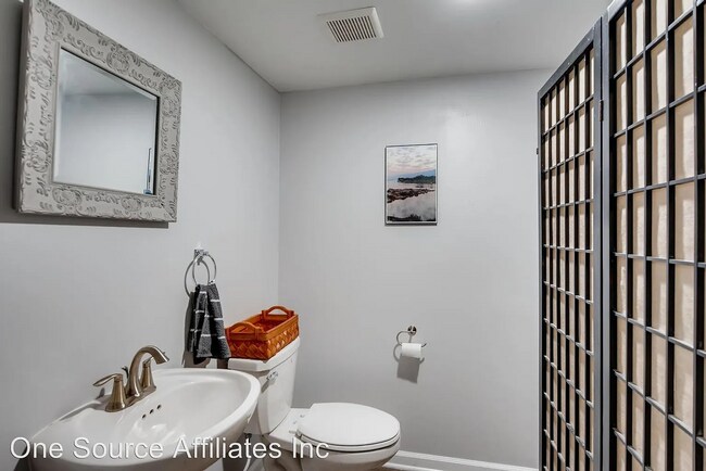 Building Photo - Rent a Community..Prime Location