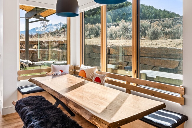 Building Photo - 117 Bowles Dr