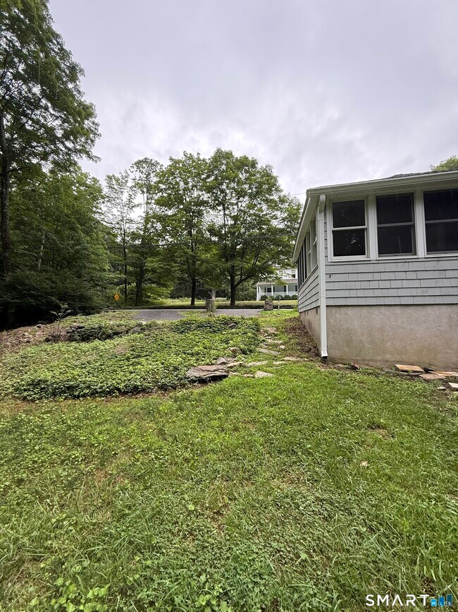 Building Photo - 205 Mountain Rd
