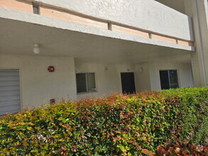Building Photo - 3186 Via Poinciana