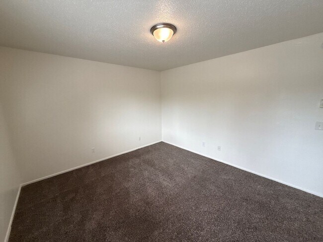 Building Photo - 3930 Iberis St NE