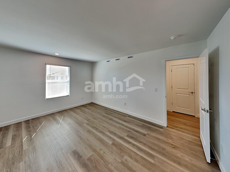 Building Photo - 9549 Harkes Dr