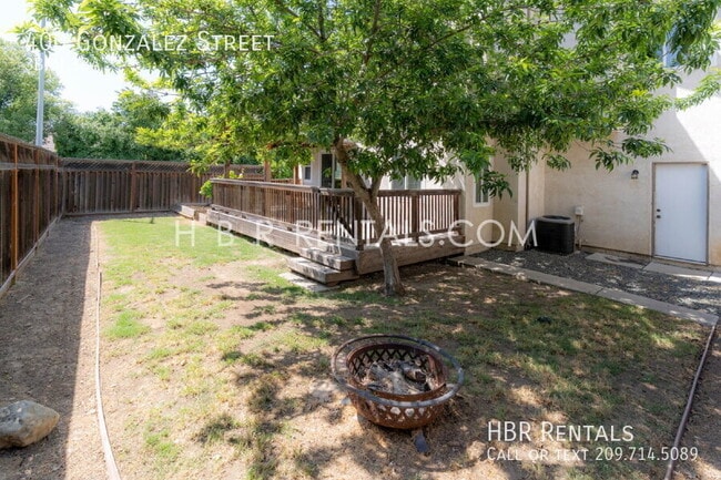 Building Photo - 400 Gonzalez St