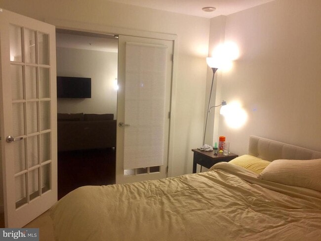 Building Photo - 219 S 18th St