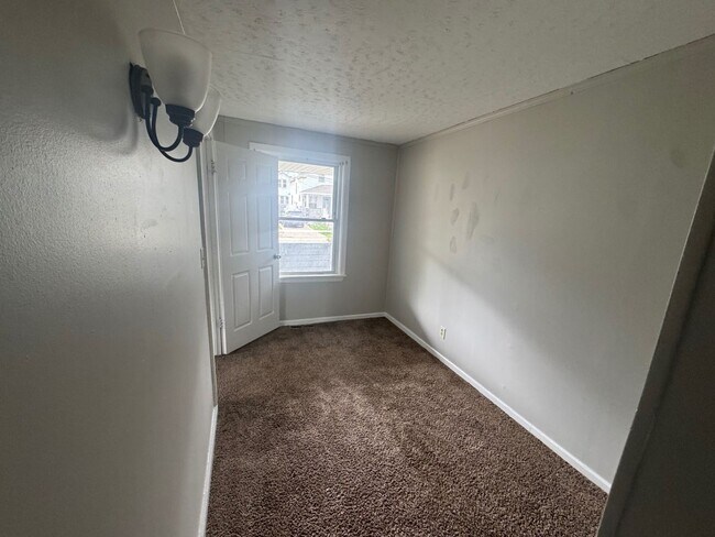 Building Photo - 3039 W 51st St