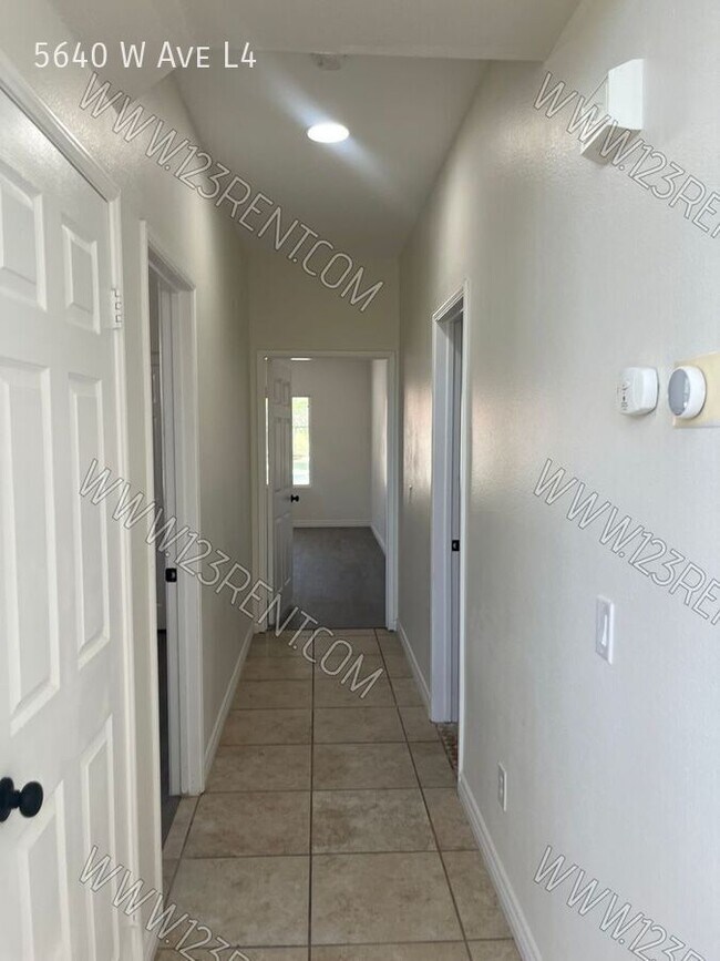 Building Photo - 5640 W Ave L4