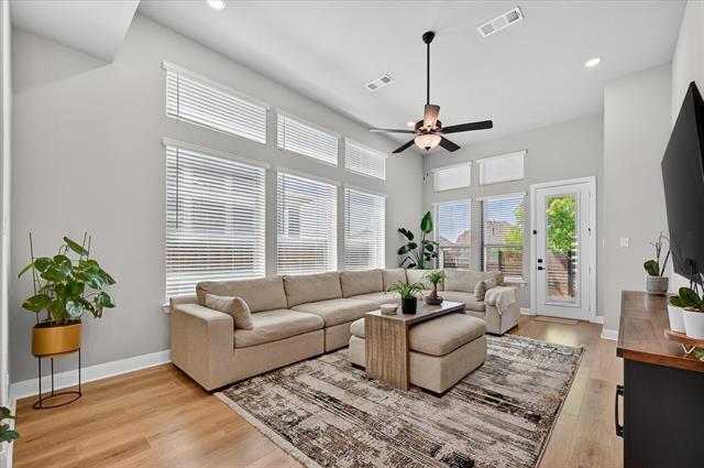 Building Photo - 624 Treaty Oak Dr