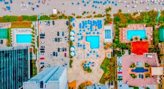 Building Photo - 2030 S Ocean Dr