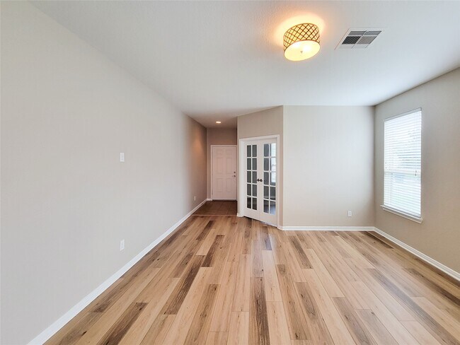 Building Photo - 6535 Dayridge Ln