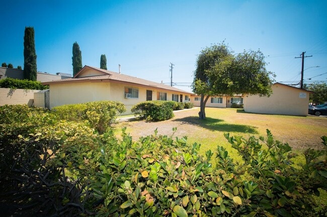 Building Photo - 308 N Azusa Ave