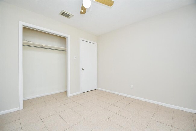 Building Photo - 11627 Bandlon Dr