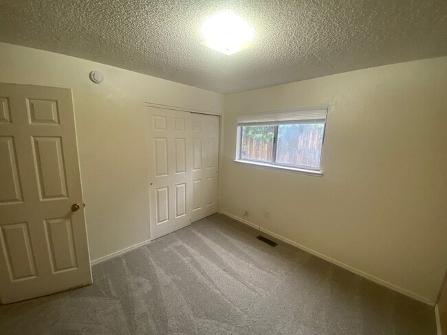 Building Photo - 6660 Peppermint Dr