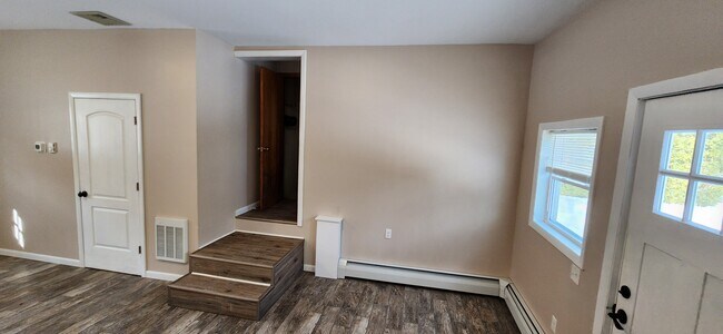 Building Photo - 6 Greenacre Rd