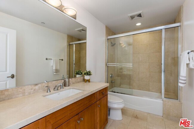 Building Photo - 11851 Laurelwood Dr