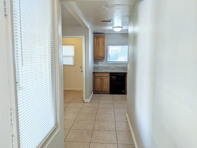 Building Photo - 156 E Marshall Blvd