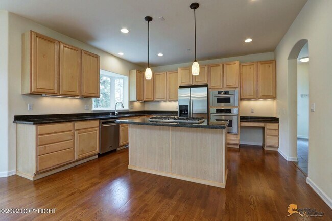 Building Photo - Stunning home conviently located by Eagle ...