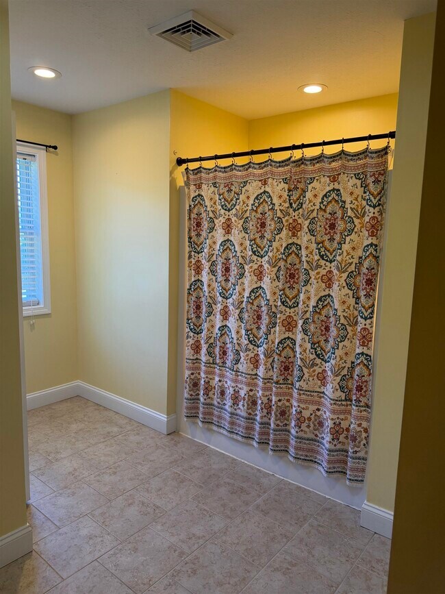Building Photo - 4 Arbor Way
