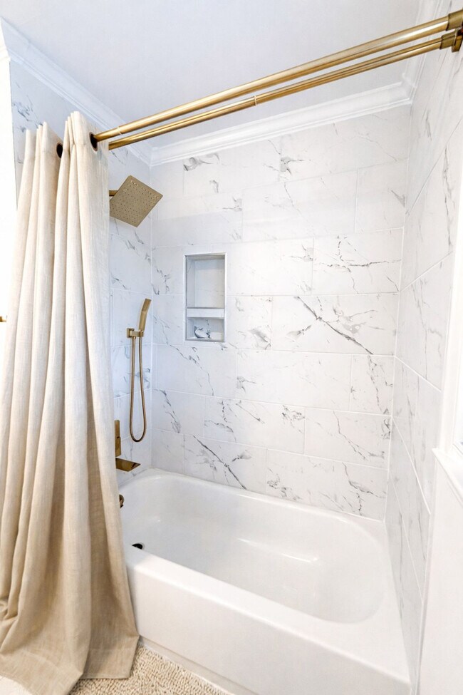 Building Photo - 7601 Bedfordshire Dr