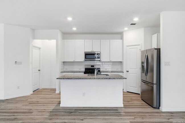 Building Photo - 9947 Pears Ml