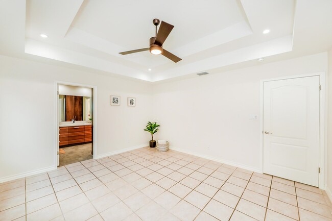 Building Photo - 303 Cinnamon Teal Loop